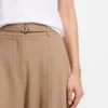 Hose mit Gürtelschlaufe und Bundfalten