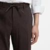 Hose mit konischer Passform aus einer Leinenmischung Hose mit konischer Passform aus einer Leinenmischung