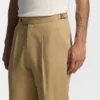 Hose mit konischer Passform aus Stretch-Baumwolle Hose mit konischer Passform aus Stretch-Baumwolle