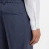 Hose mit konischer Passform aus waschbarer Schurwolle Hose mit konischer Passform aus waschbarer Schurwolle
