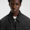 HUGO x RB Jacke aus schwarzem Denim mit Lasermuster HUGO x RB Jacke aus schwarzem Denim mit Lasermuster