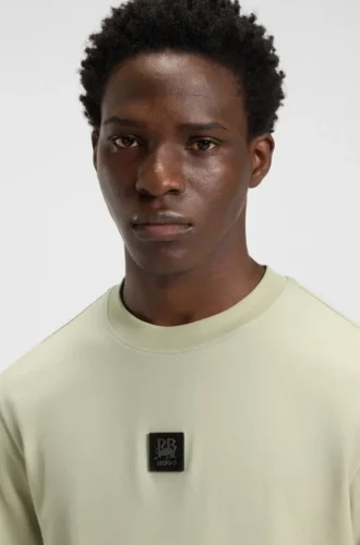 HUGO x RB T-Shirt mit Bullen-Logo-Aufnäher