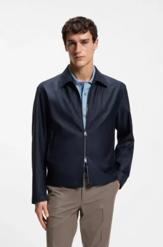 Jacke aus beschichtetem Stoff mit wasserabweisender Ausrüstung