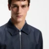 Jacke aus beschichtetem Stoff mit wasserabweisender Ausrüstung