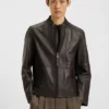 Jacke aus genarbtem Leder in schmaler Passform
