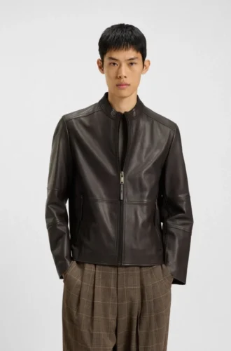 Jacke aus genarbtem Leder in schmaler Passform