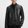 Jacke aus genarbtem Leder in schmaler Passform