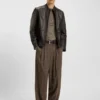 Jacke aus genarbtem Leder in schmaler Passform