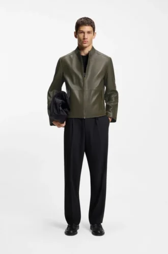 Jacke aus genarbtem Leder in schmaler Passform