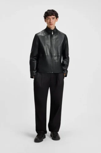 Jacke aus genarbtem Leder in schmaler Passform