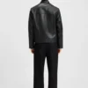 Jacke aus genarbtem Leder in schmaler Passform
