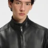 Jacke aus genarbtem Leder in schmaler Passform