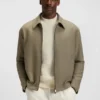 Jacke in Relaxed-Fit aus Stretchstoff mit Flügelkragen Jacke in Relaxed-Fit aus Stretchstoff mit Flügelkragen