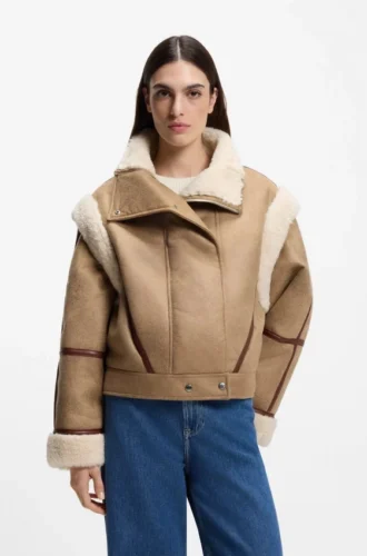 Jacke mit abnehmbaren Ärmeln aus Kunstlammfell