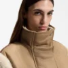 Jacke mit abnehmbaren Ärmeln aus Kunstlammfell