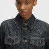 Jacke mit geometrischem Print aus festem Denim Jacke mit geometrischem Print aus festem Denim