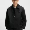 Jacke mit gestapeltem Logo und wasserabweisender Beschichtung Jacke mit gestapeltem Logo und wasserabweisender Beschichtung