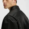 Jacke mit gestapeltem Logo und wasserabweisender Beschichtung Jacke mit gestapeltem Logo und wasserabweisender Beschichtung