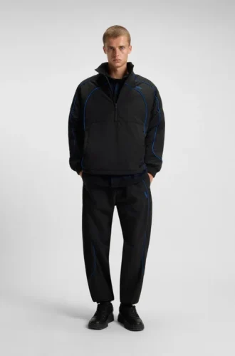 Jacke mit Kontrastpaspeln und wasserabweisender Beschichtung