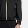 Jacke mit Kontrastpaspeln und wasserabweisender Beschichtung Jacke mit Kontrastpaspeln und wasserabweisender Beschichtung