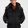 Jacke mit Logo-Abzeichen und wasserabweisender Ausrüstung