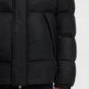 Jacke mit Logo-Abzeichen und wasserabweisender Ausrüstung