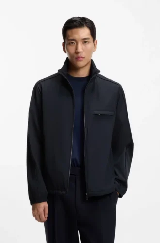 Jacke mit verstaubarer Kapuze und wasserabweisender Ausrüstung