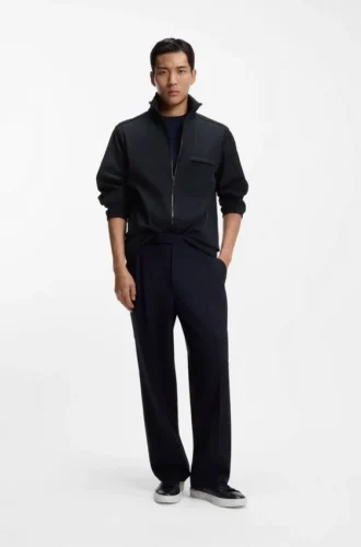 Jacke mit verstaubarer Kapuze und wasserabweisender Ausrüstung