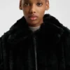 Jacke mit verstellbarem Saum aus Kunstfell