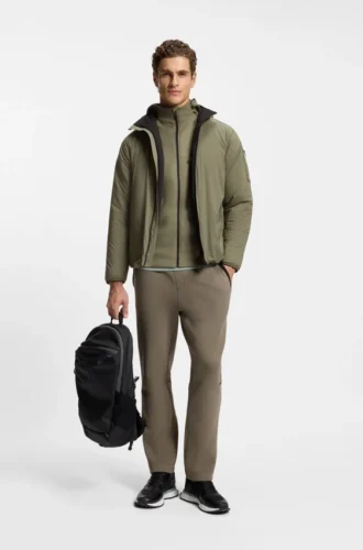 Jacke mit verstellbarem Saum und wasserabweisender Ausrüstung