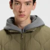 Jacke mit Zwiebel-Steppmuster und wasserabweisender Ausrüstung
