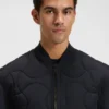 Jacke mit Zwiebel-Steppmuster und wasserabweisender Ausrüstung