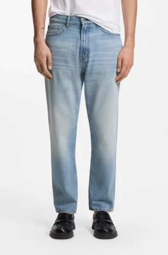 Jeans in lockerer, konisch zulaufender Passform aus hellblauem Denim