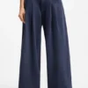 Jeans in lockerer Passform mit weitem Bein