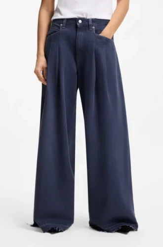 Jeans in lockerer Passform mit weitem Bein