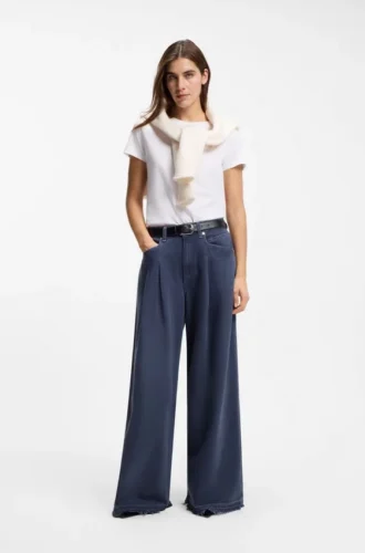 Jeans in lockerer Passform mit weitem Bein