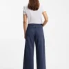 Jeans in lockerer Passform mit weitem Bein
