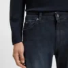Jeans in Maine-Blau mit Regular-Fit aus gestricktem Denim