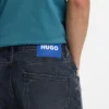 Jeans in Regular-Fit aus dunkelblauem Denim
