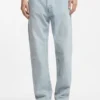 Jeans in Regular-Fit aus hellblauem Denim