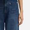 Jeans mit ausgestelltem Schnitt aus blauem Denim