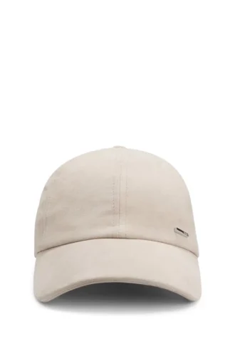 Kappe mit Logo-Niete aus Wildleder