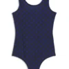 Kinder-Badeanzug mit Monogramm und tiefem Rückenausschnitt Kinder-Badeanzug mit Monogramm und tiefem Rückenausschnitt