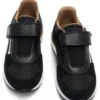 Kinder-Sneaker mit Logo-Details aus verschiedenen Materialien Kinder-Sneaker mit Logo-Details aus verschiedenen Materialien