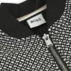 Kinder-Strickjacke mit Reißverschluss und Monogramm auf der Vorderseite Kinder-Strickjacke mit Reißverschluss und Monogramm auf der Vorderseite