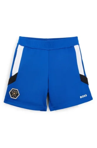 Kindershorts mit charakteristischen Details