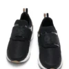 Kindersneaker aus verschiedenen Materialien mit elastischem Markenband