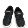 Kindersneaker aus verschiedenen Materialien mit Logo-Details