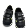 Kindersneaker mit Klettverschlüssen und Logo-Details Kindersneaker mit Klettverschlüssen und Logo-Details