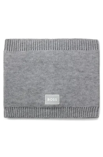Kindersnood mit Logo-Applikation und Zopfmuster